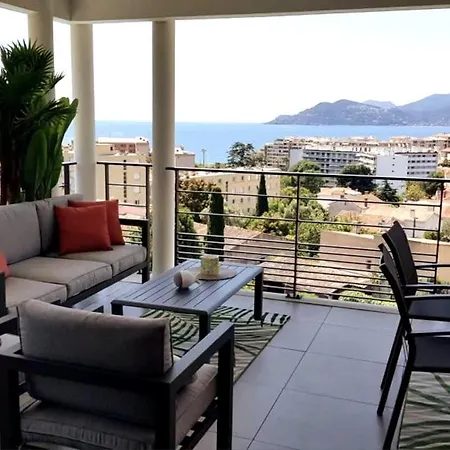 A096 - Superbe Avec Vue Et Piscine Cannes